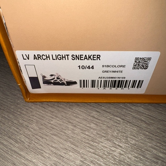 LV Skate Grey White Sneakers US M 10 & M 8.5 | 100% Authentic Traded in-store✅ - Picture 10 of 14